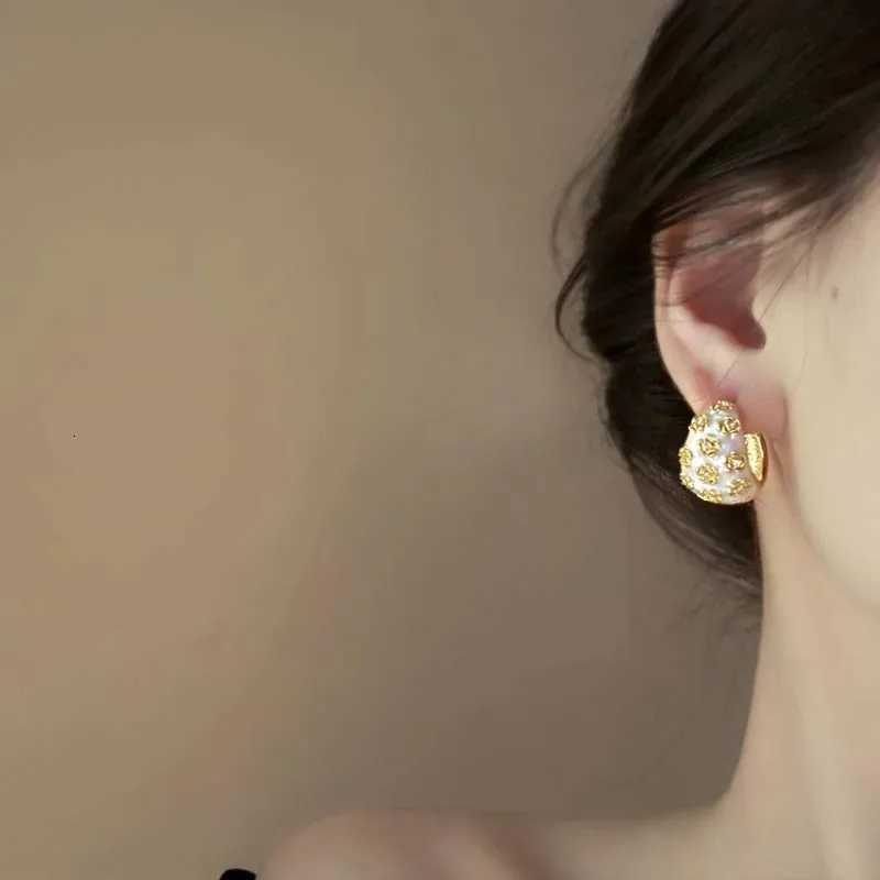 Rose White wer Retro Elegant Paved Hoop Earrings for Wen Girl 2025 New Fashion Drip Oil wer Earrings Jewelry Bijoux Gift Y251210