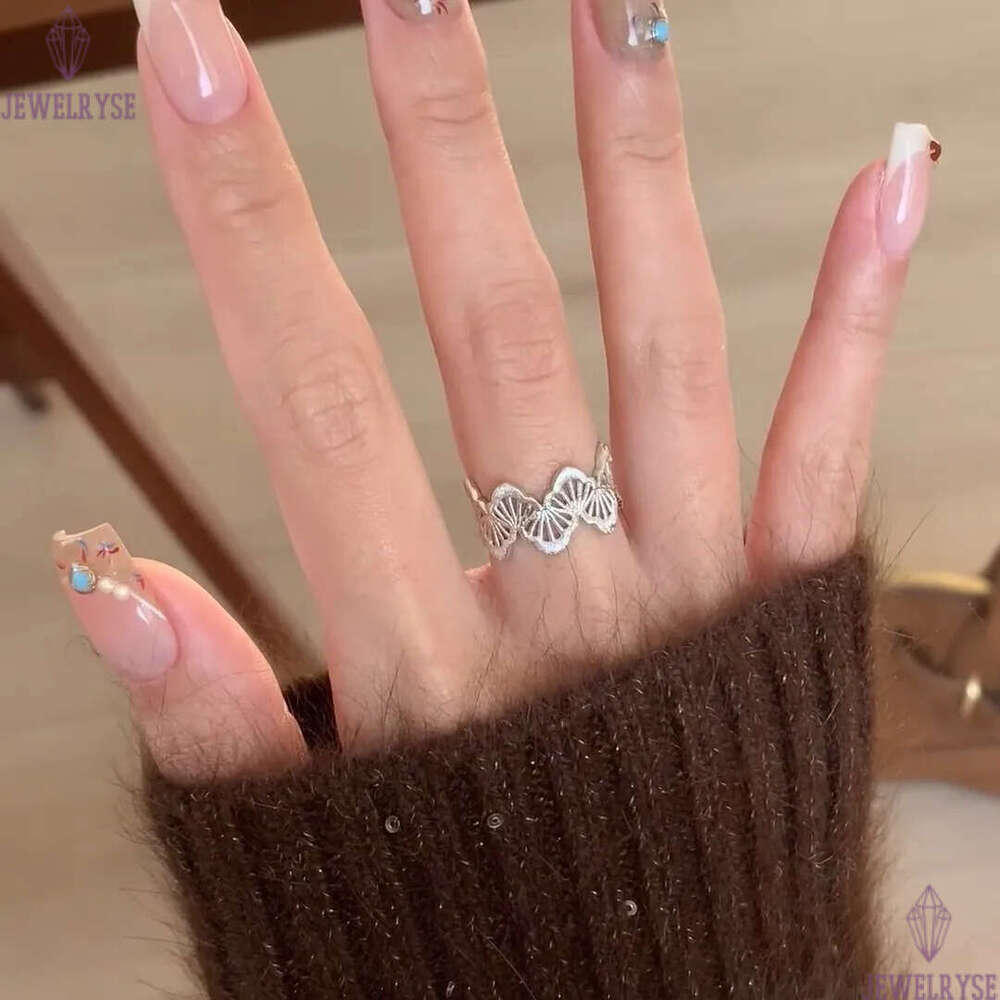 2025 summer new luxury france vintage leaf designer ring for women hollow charm elegant clover leaves nail rings jewelry