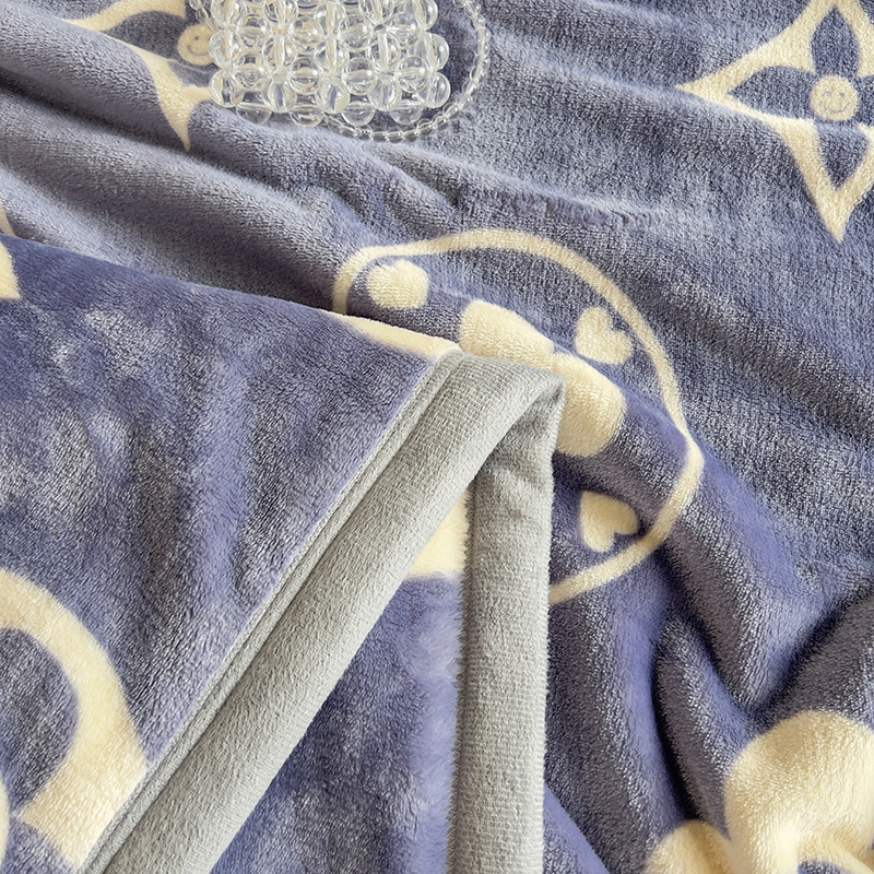 Designer Blanket Luxury Brand Skin-friendly and Comfortable Throw Lightweight Nap Blanket with Geometry Pattern for Office /Bedroom /Travel /Gift Full