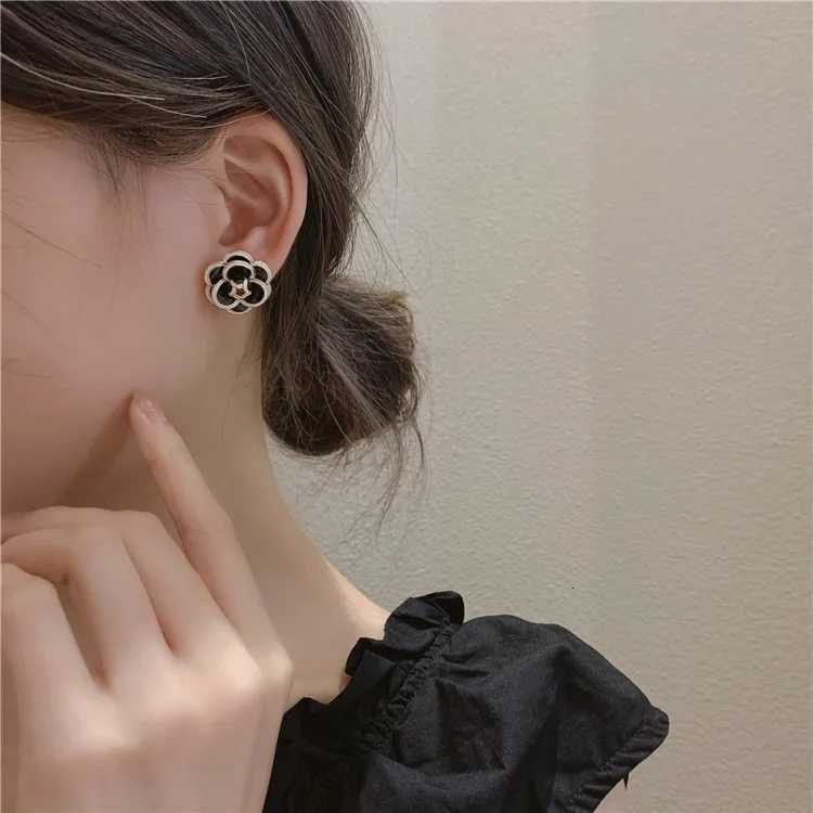 Luxury Earrings Vintage Hepburn style black white wer earrings for wan 2025 trend Y251210