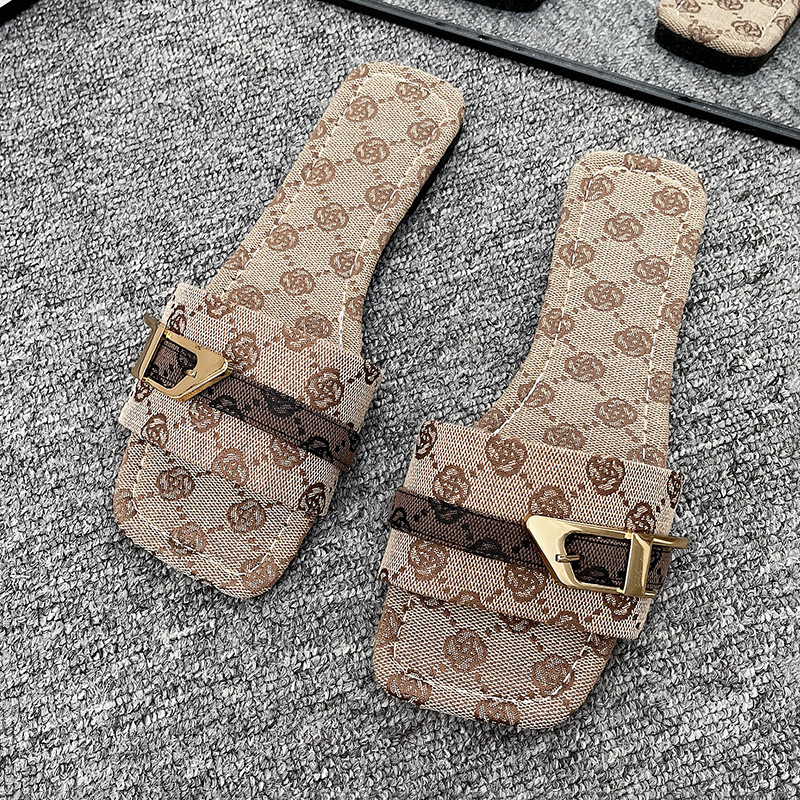 2026 Summer Designer New Large Size Printed Slippers Women Fashion Versatile Casual Flat Single Strap Metal Buckle Beach Cool Slippers