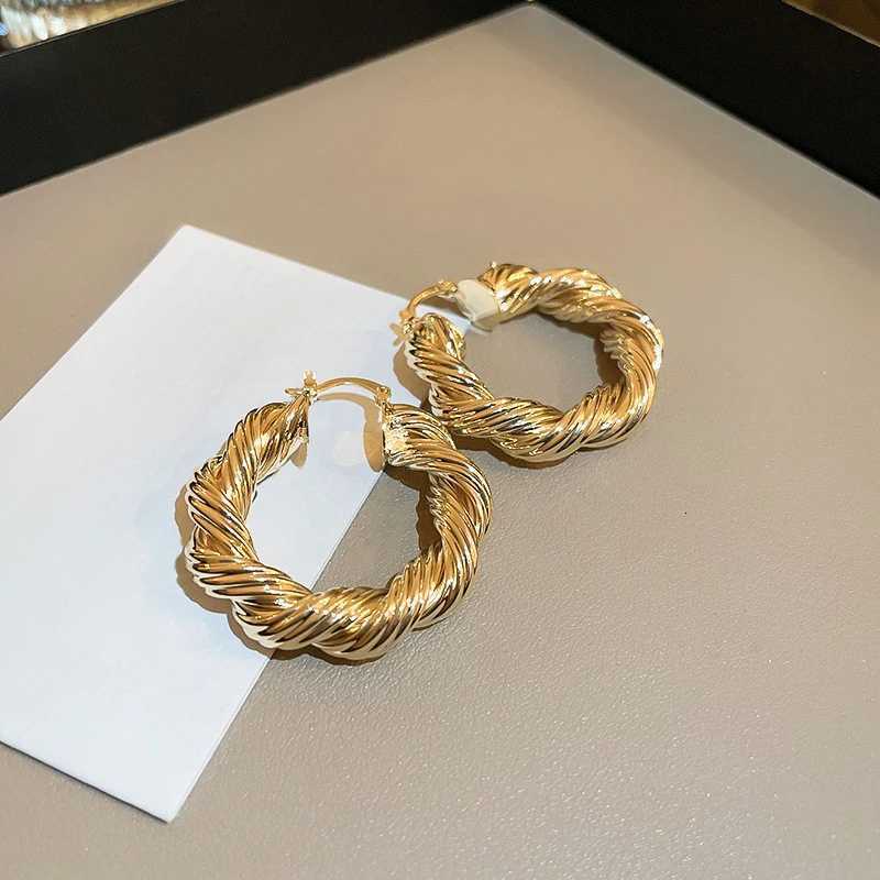 Huitan Aesthetic Twist Hoop Earrings for Women Gold Color Ear Loops Modern Fashion Ladys Daily Wear Statement Jewelry WholesaleXJ251210 - view 4