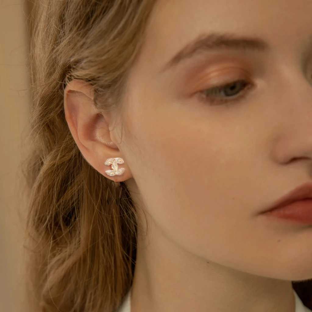 Fashion Shiny Cubic Zirconia Chic Letter Stud Earrings for Wen 925 Sier Needle Allergy Prntion Exqusite Jewelry Gift Y251210