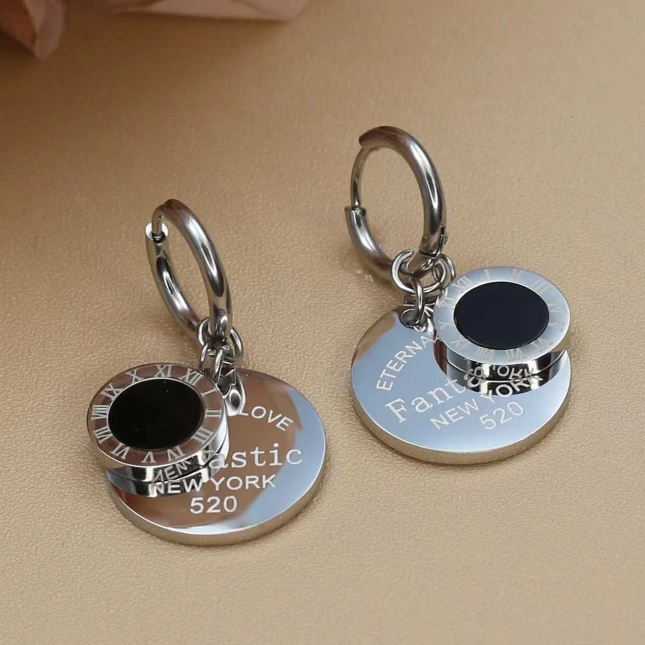 XE-193 New Ran Numeral Medallion Design FORR Stainl Steel Ladies Jewellery Earrings Gift Wholes Y251210
