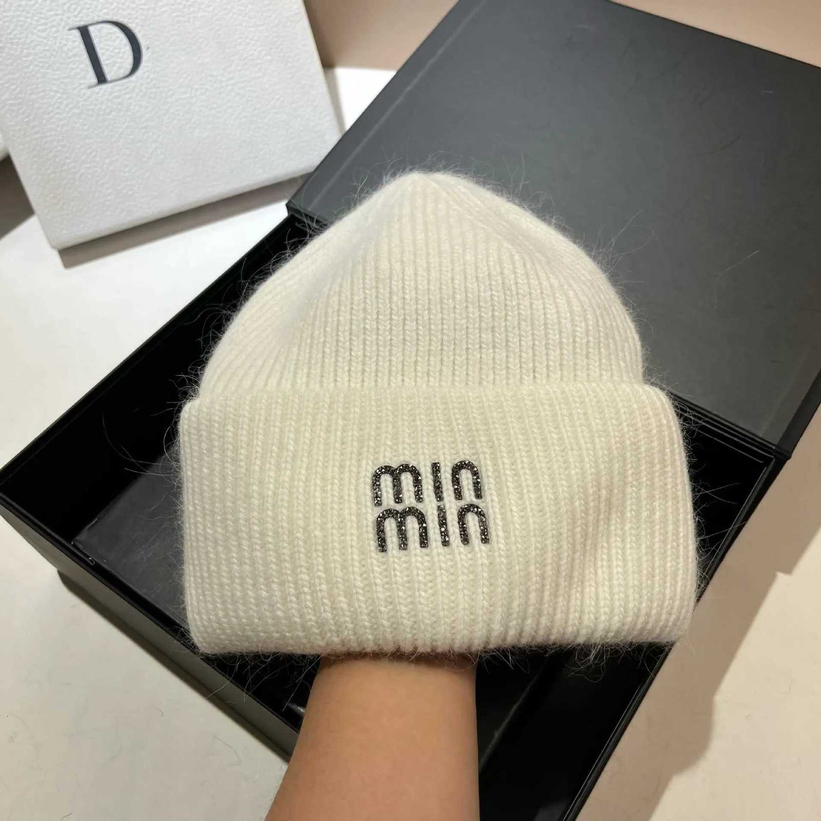 Luxury Luxury Rhinestones Fashion Women Winter Hats Real Rabbit Fur Wool Skullies Beanies Knitted Hat Lady Warm Walking Bonnet Cap Pr Y251209