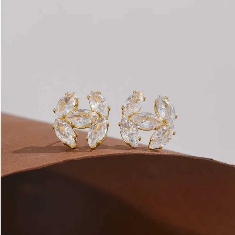 Fashion Shiny Cubic Zirconia Chic Letter Stud Earrings for Wen 925 Sier Needle Allergy Prntion Exqusite Jewelry Gift Y251210