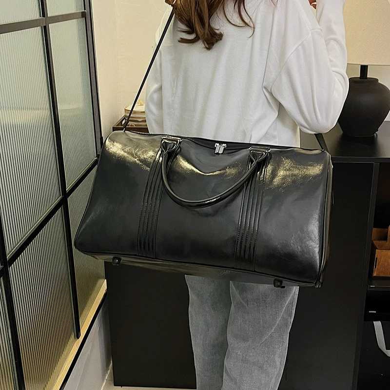 Large Capacity Travel Duffle Totes PU Leather Gym Sports Fi Fitness Wan Luxury Business Lage Handbag Shoder Bag Y251209