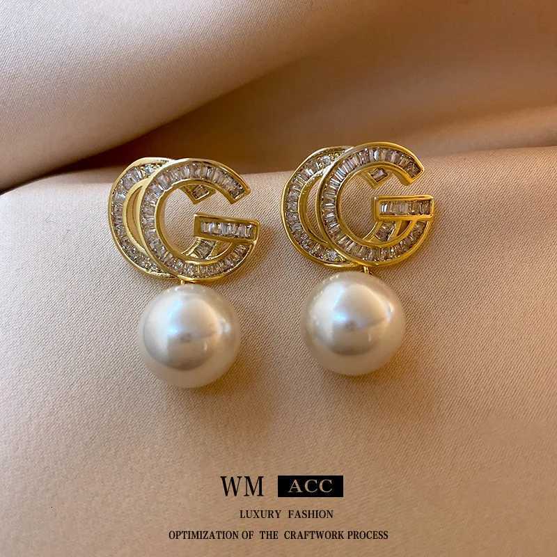2026 New Fashion Earring Ladies Electroplated Sier Needle Zircon CG Pearl Wen Prum Stud Jewel Versatile Luxury Earring Y251210