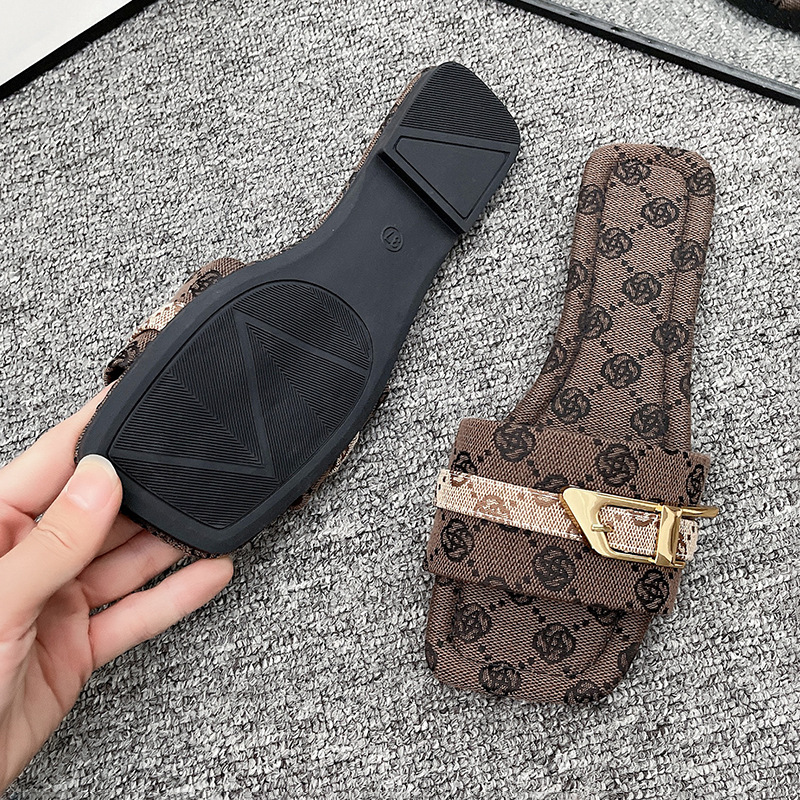 2026 Summer Designer New Large Size Printed Slippers Women Fashion Versatile Casual Flat Single Strap Metal Buckle Beach Cool Slippers
