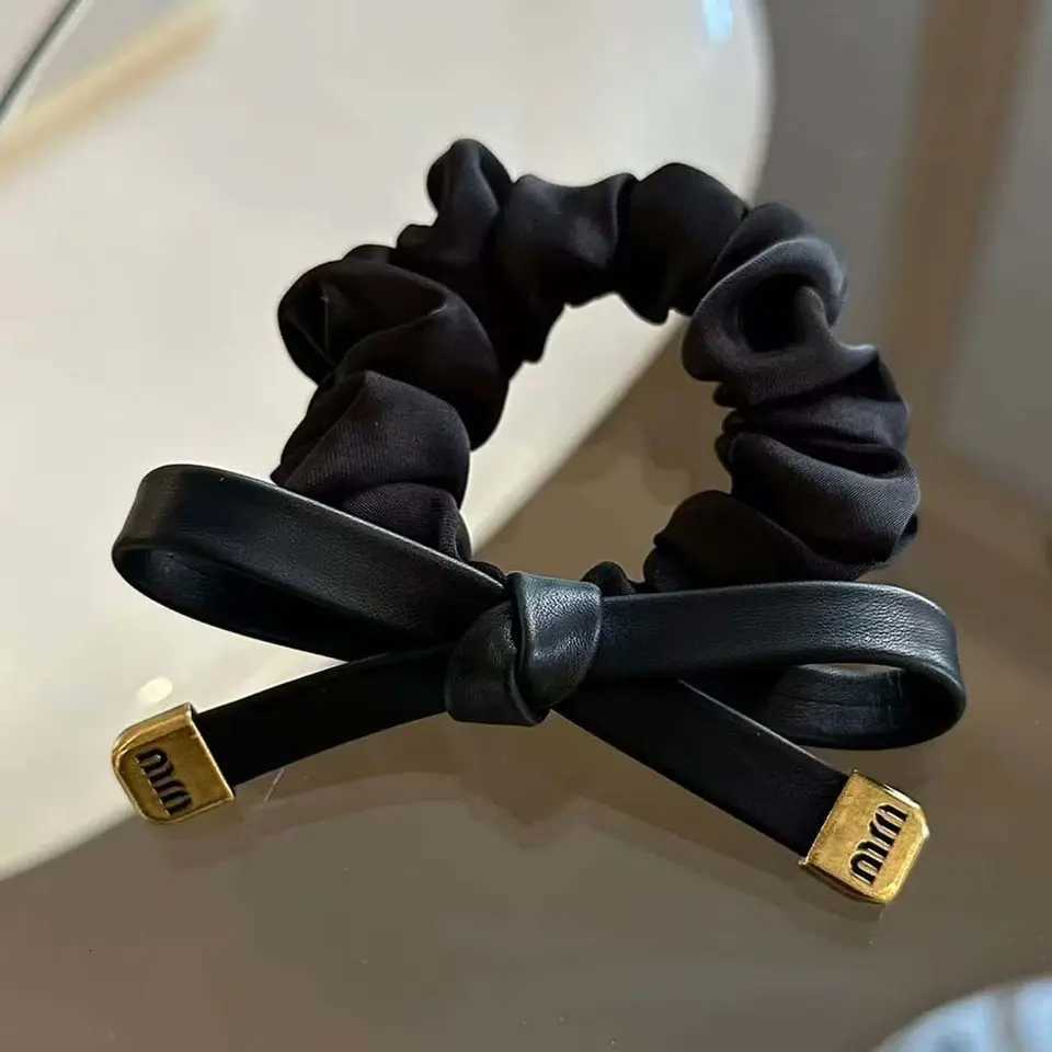 New high-quty black luxury designer ladies classic retro fashion hairpin for autumn and winter prum hair accory Y251210