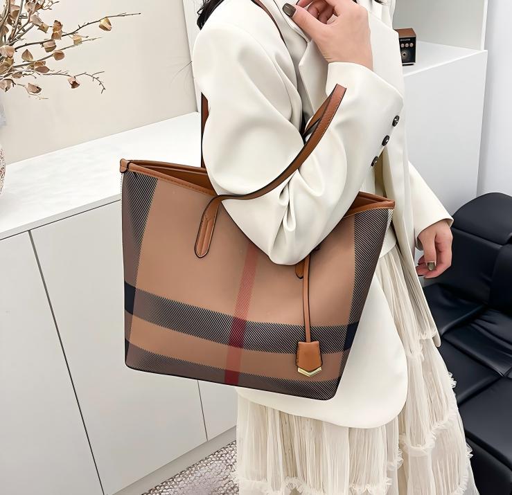 Designer bag 2025 Autumn Winter New Trendy Fashion Tote Bag Womens Versatile Temperament Casual Shoulder Bag