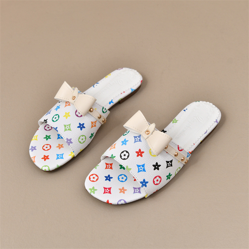 New Design Style Color Print Slippers 2026 Summer Hot Trend Versatile Women Sandals Beach Casual Flat Slippers Black White Free Shipping Size 35-40