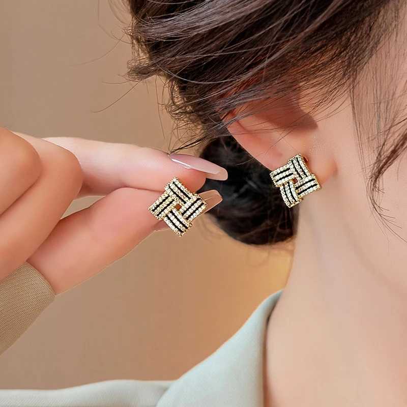 Design High-end Feel Micro Inlaid Zircon Geetric Black Lines Stud Earrings Retro Light Luxury Jewelry For Wens Accories Y251210