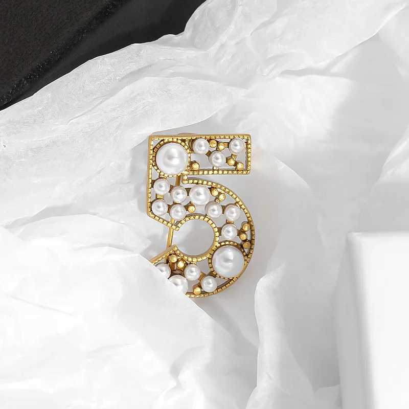 Number 5 Hollow Pearl Brooch --Copper Material Y251210