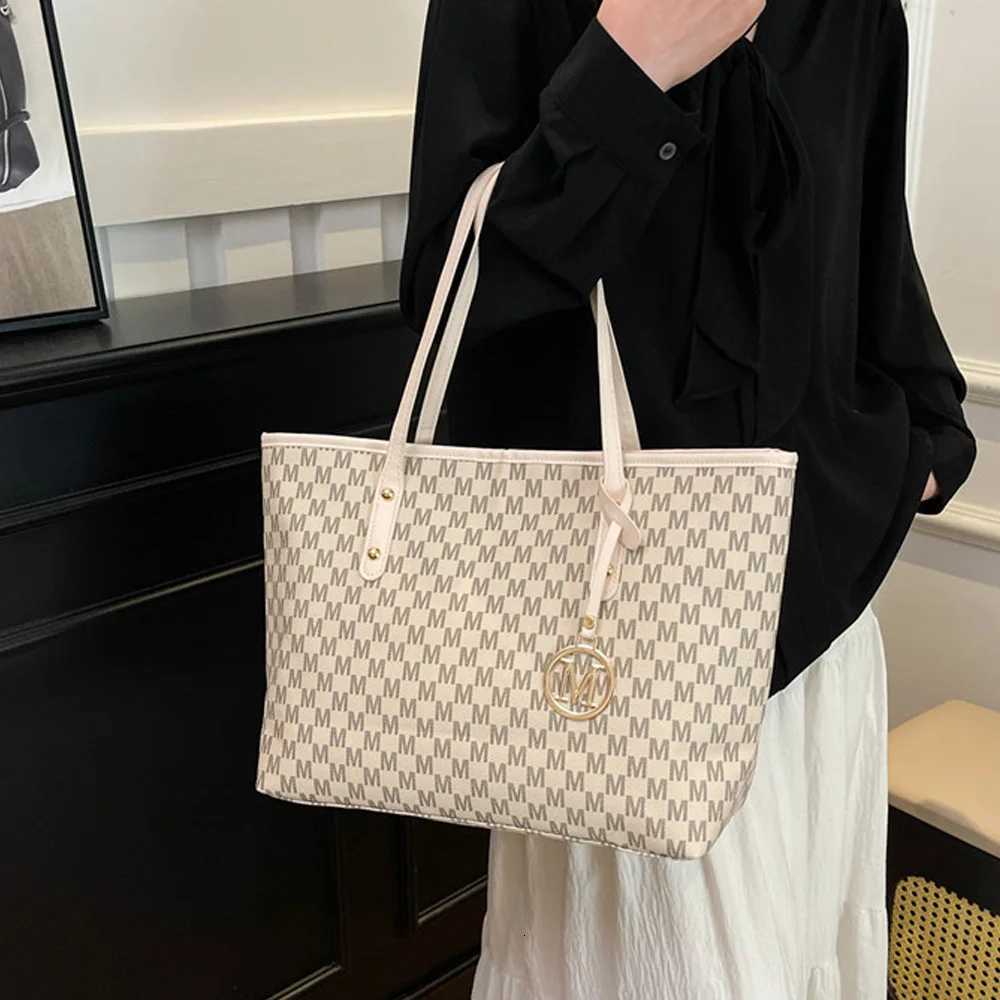 2025 new fiable and versatile niche design single shoder cmuting bag for class hand-held and carrying bag Y251209