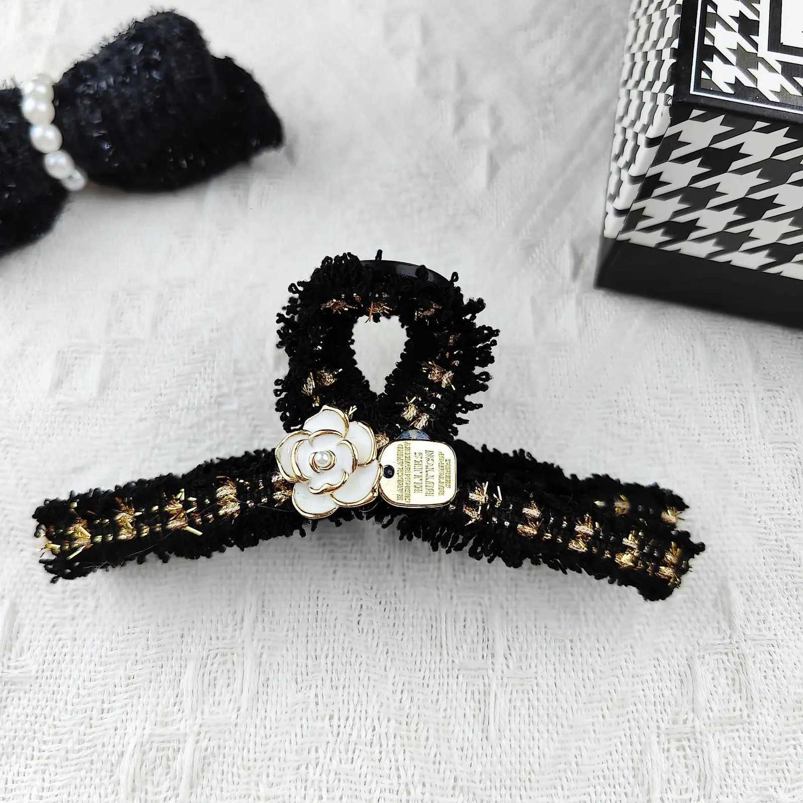luxury brand Fashionable Hair Clips hair accories shark clips exquisite pearl heaear Crab hair clip Hair pin Y251210