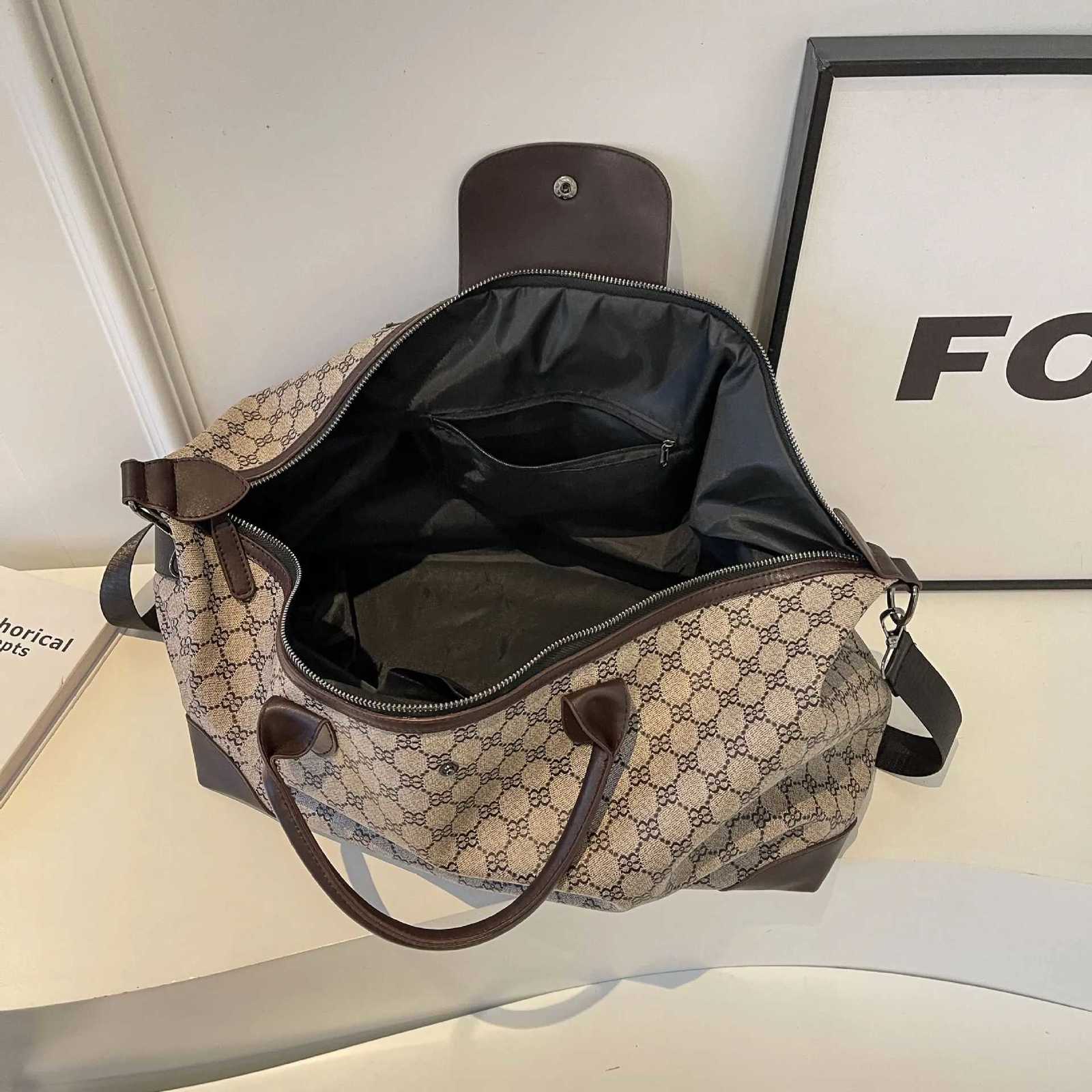 Large capacity travel bag short distance lightweight yoga bag fitness bag high-end portable handbag fiable tote bag hi Y251209