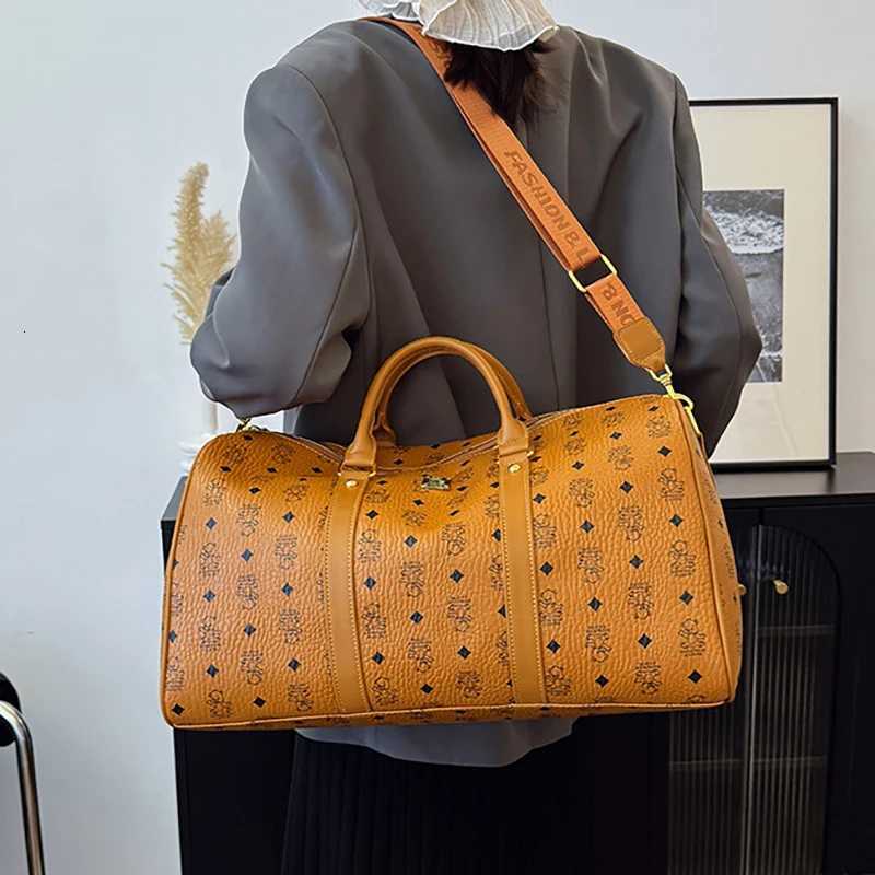 New Large Capacity Travel Bag PU Shoder Bag Independent Shoe Cpartment Sports Fitness Short Distance Travel Storage Bag Y251209