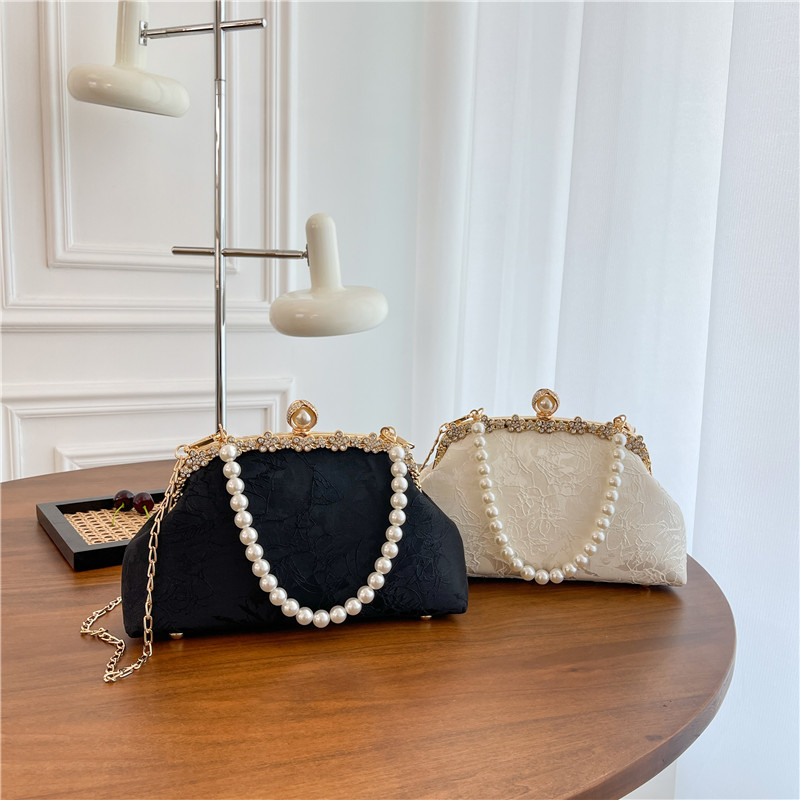 Designer free shipping Single shoulder crossbody antique style paired with cheongsam bag finished gold handbag Fluffy-haired black white