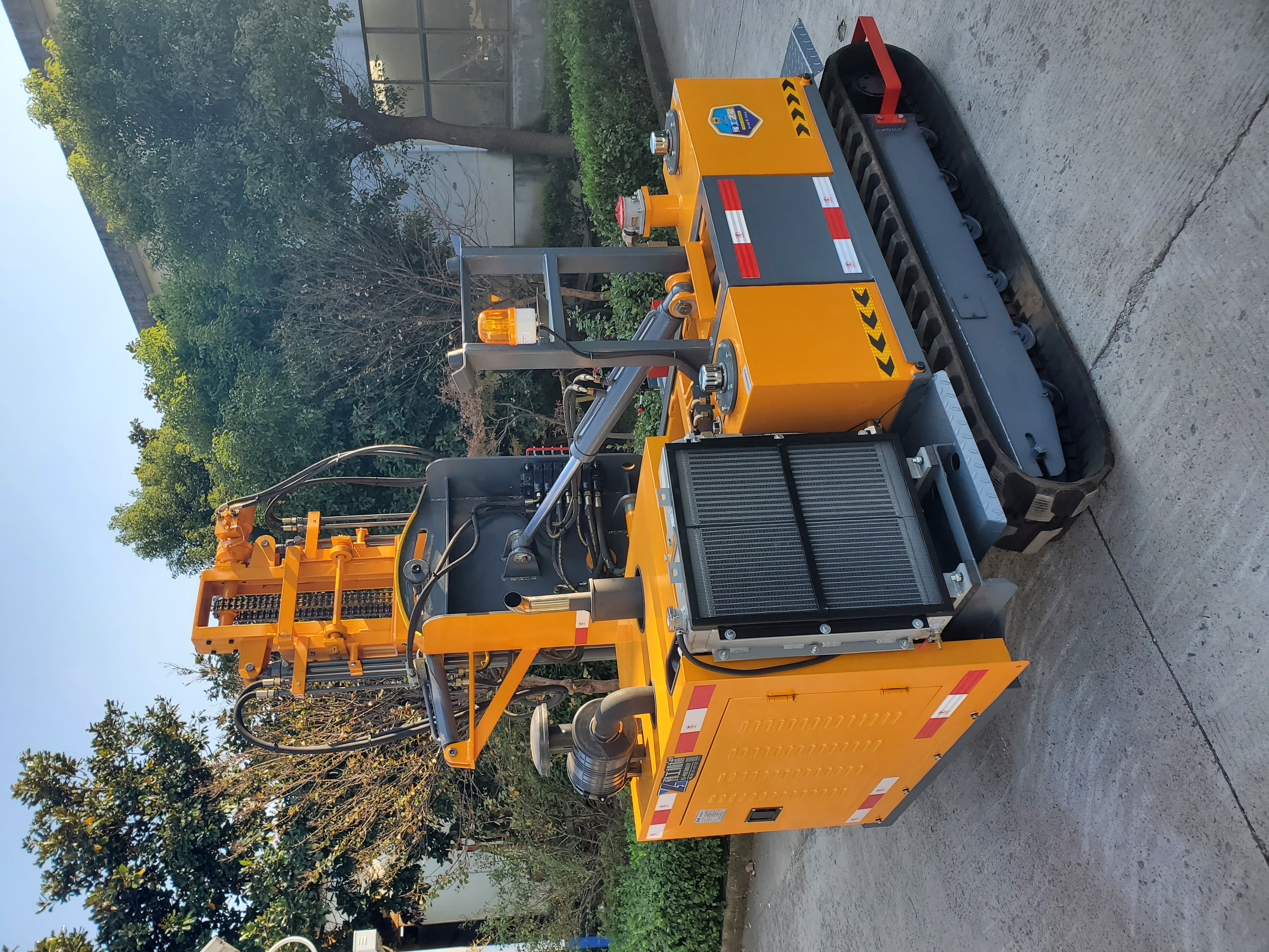 Innovative Solar Guardrail Pile Driver | High Efficiency Featuring Hammer Pump and Durable Engine Core