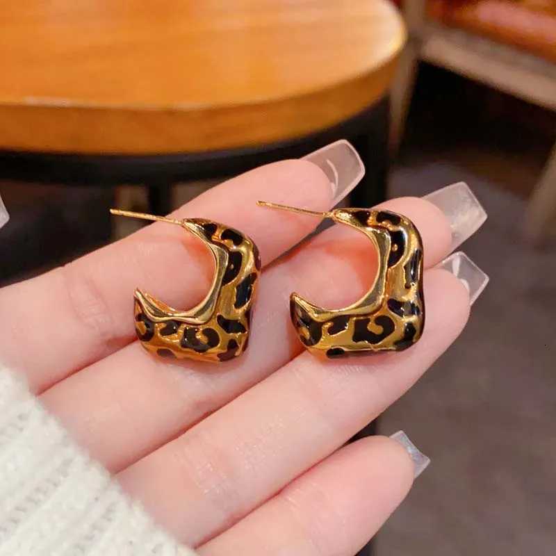 Korean Brown Enamel Leopard Print Hoop Earrings For Wen Vintage Elegant C-Shed Geetric Statement Earrings Jewelry Y251210