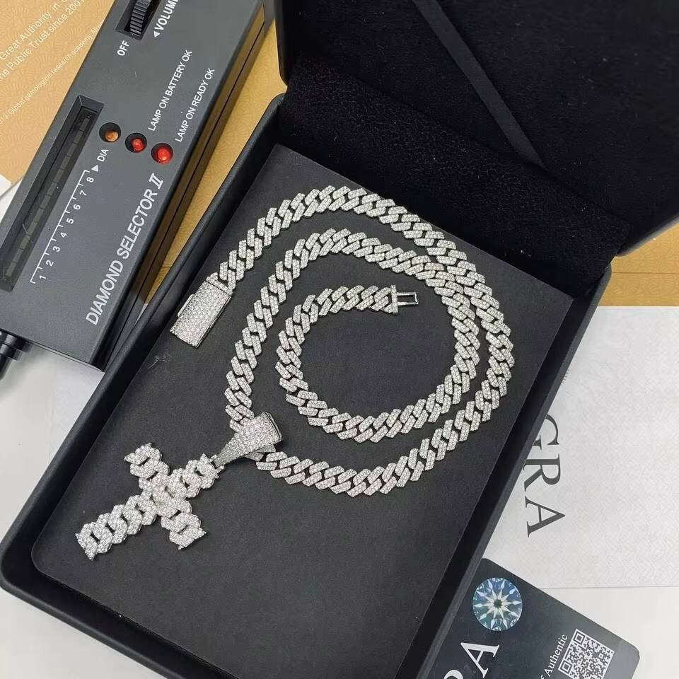 Customized Fine Jewelry Hiphop 925 Sterling Silver VVS Moissanite Iced Out Cuban Cross Pendant Necklace for Men
