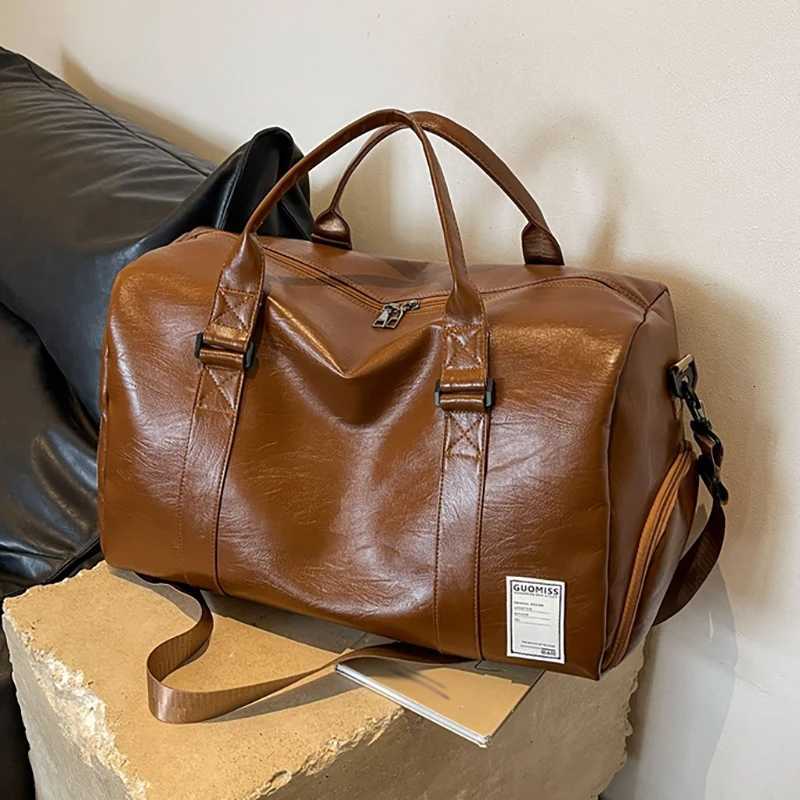 PU Travel Duffel Bag Waterproof Lage Handbag with Shoes Pocket Weekender Overnight Daypack Dry Wet Sports Shoder Tote Pack Y251209