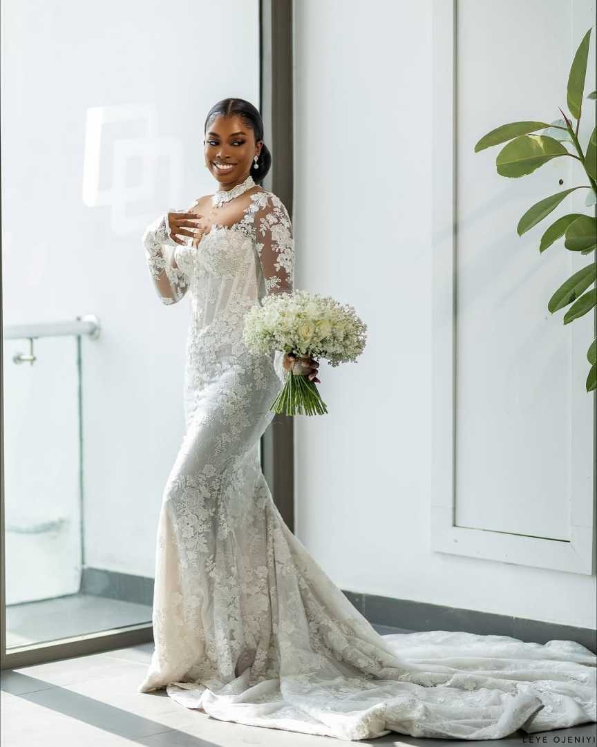 Customized Luxury Mermaid Wedding Dress Sheer Neck Long Sleeve Ladies Bride Dress Lace Appliques Bridal Gowns