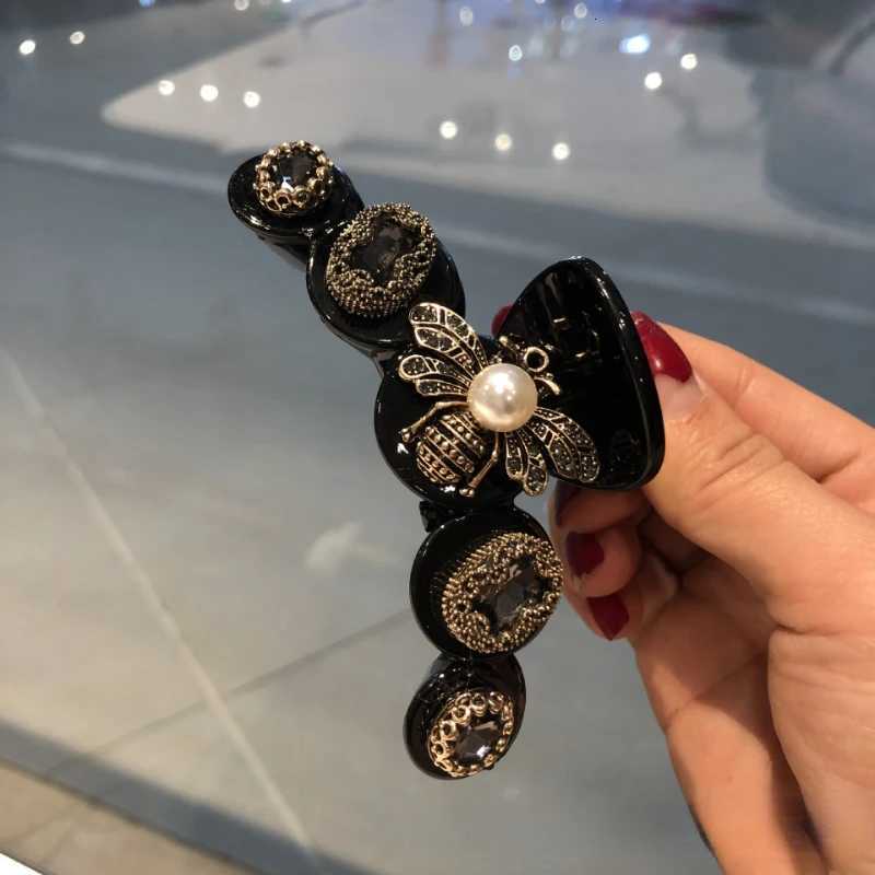Retro Rhinestone Pearl Bee Hair Cls for Wen Fashion Elegant Hair Clips Heaear piece Girls Hair Accories Y251210