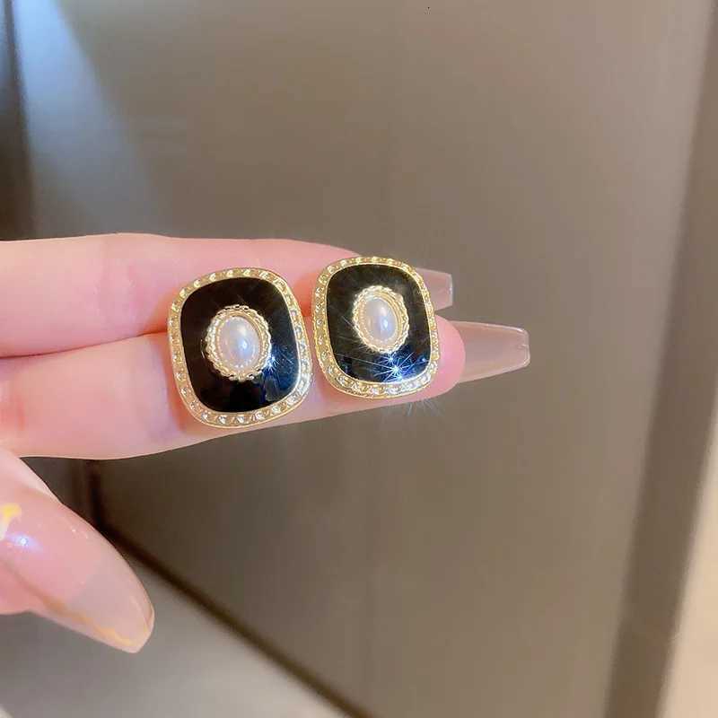 New Square Black Enamel Oil Stud Earrings for Wen Party Elegant Oval Imitation Pearl Charms Earrings Vintage Tren Jewelry Y251210