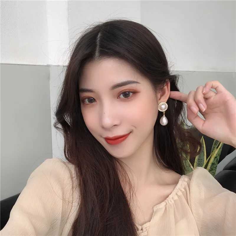 Crystal Drop Round Earrings 2025 New Fashion Jewelry Korean Pearl Baroque Palace Elegant Charm Pendant Earrings Wens Jewelry Y251210