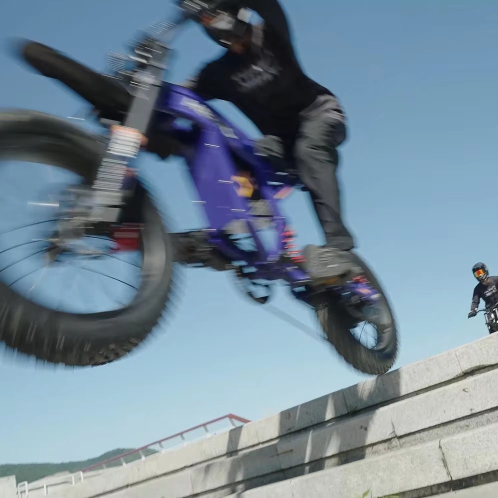 Dirt Bike Style HEZZO D5 3000W Hybrid Vehicle 43Mph Equipped w/Lithium Batteries (60V 30Ah), Dual Oil Brakes, Up to 75 Miles of Ride