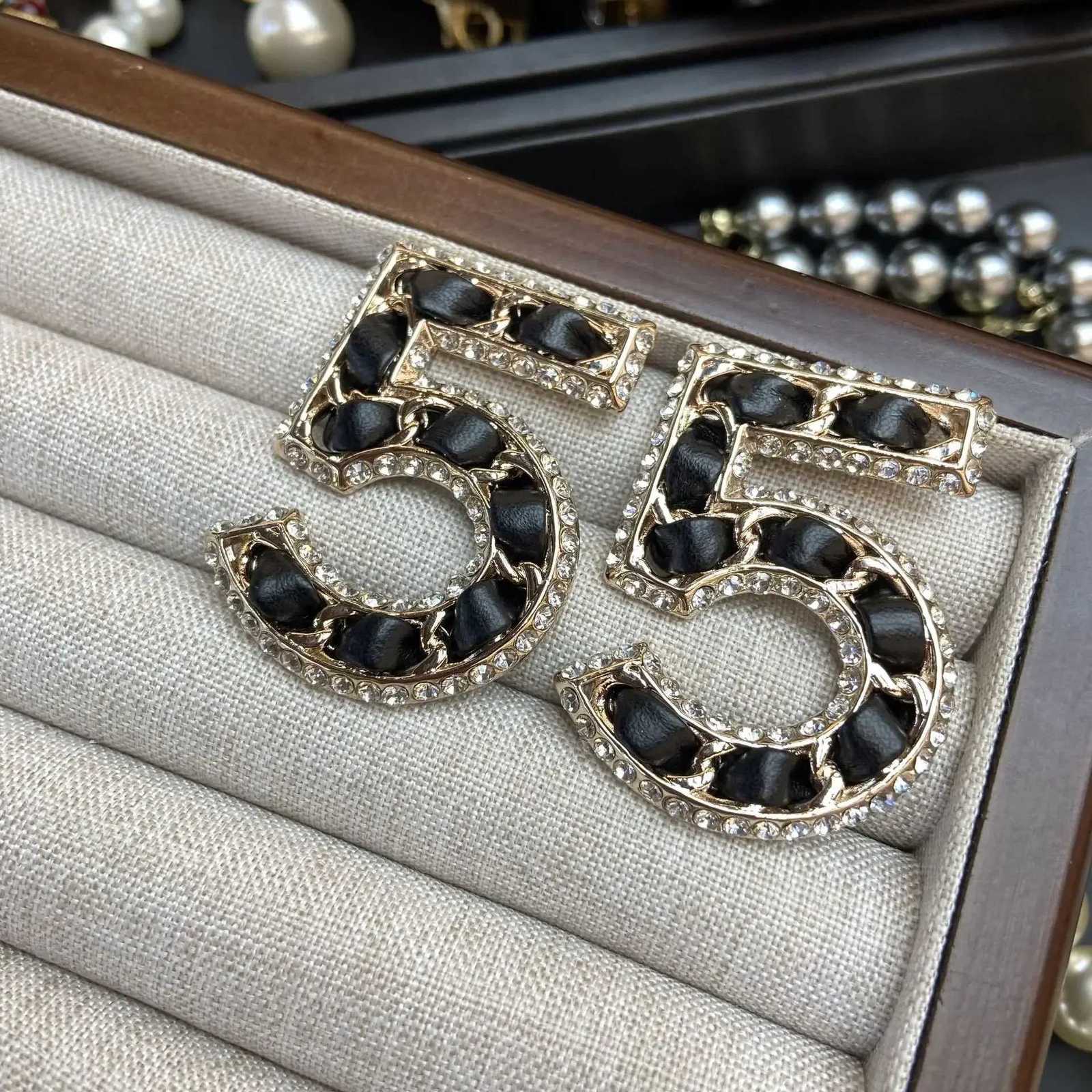 Leather Crystal No5 Sweater Chain Necklace Pearls Earrings Jewelry Set Y251210