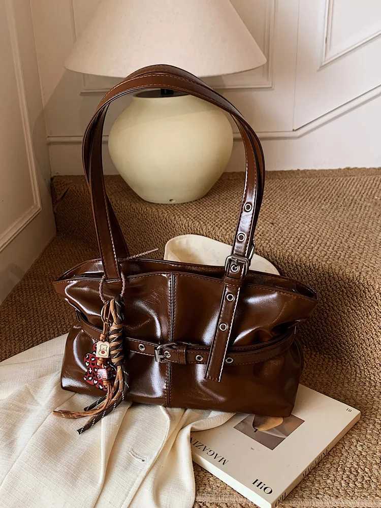 Luxury Wine Red Underarm Bag for Wen Autumn/Winter 2025 Cmuter Shoder Bag Casual Large Capacity s Belt Totes Y251209