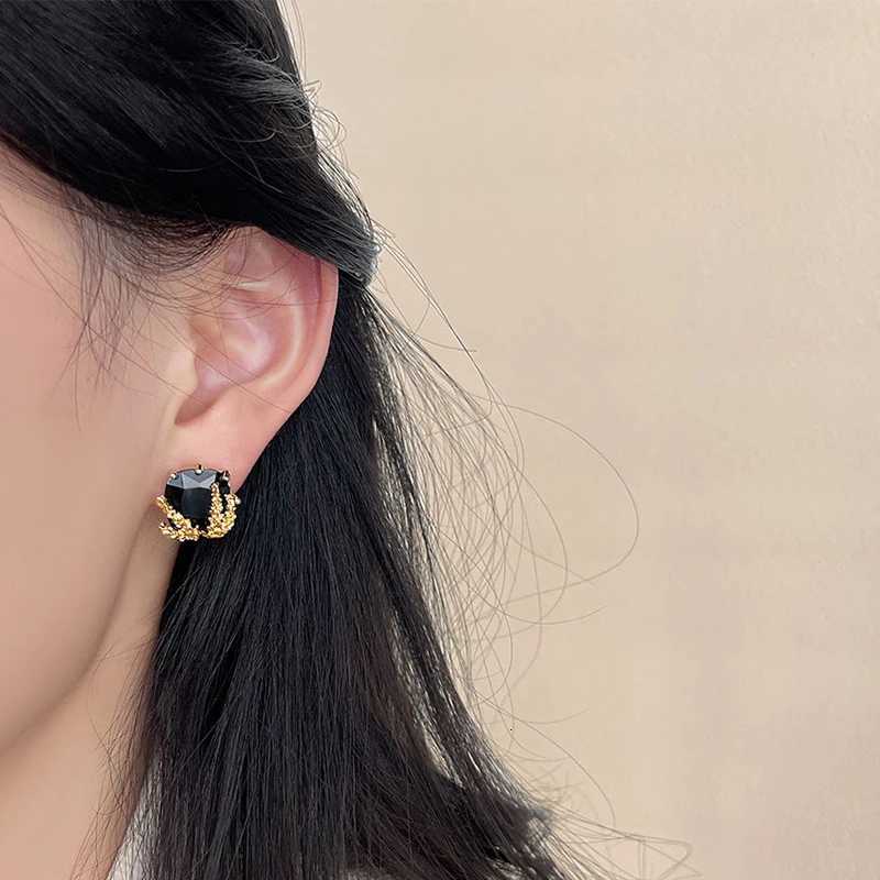 Metal Leaves Black Zircon Post Earrings For Wen Elegant Fashion Jewelry Fancy New Styles Vintage Party Accories Gifts C1658 Y251210