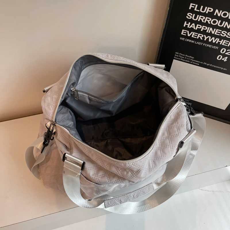 Large Capacity Outdoor Waterproof Travel Bag Lage Handbag Wen Shoder Bag Nyl Men Sports Gym Bag Fem Crossbody Bags Y251209