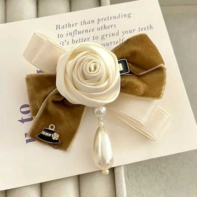 Korean lia Fabric Bow Tie Brooch Crystal Pearl Tassel Pin Shirt Collar Accory Elegant Fashion Jewelry Gift for Wen Y251210