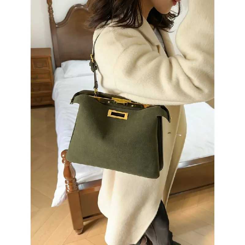 Wens Handbag Made Of Quality Leather Featuring Elegant Paris La Cmuter Refi Look Y251211