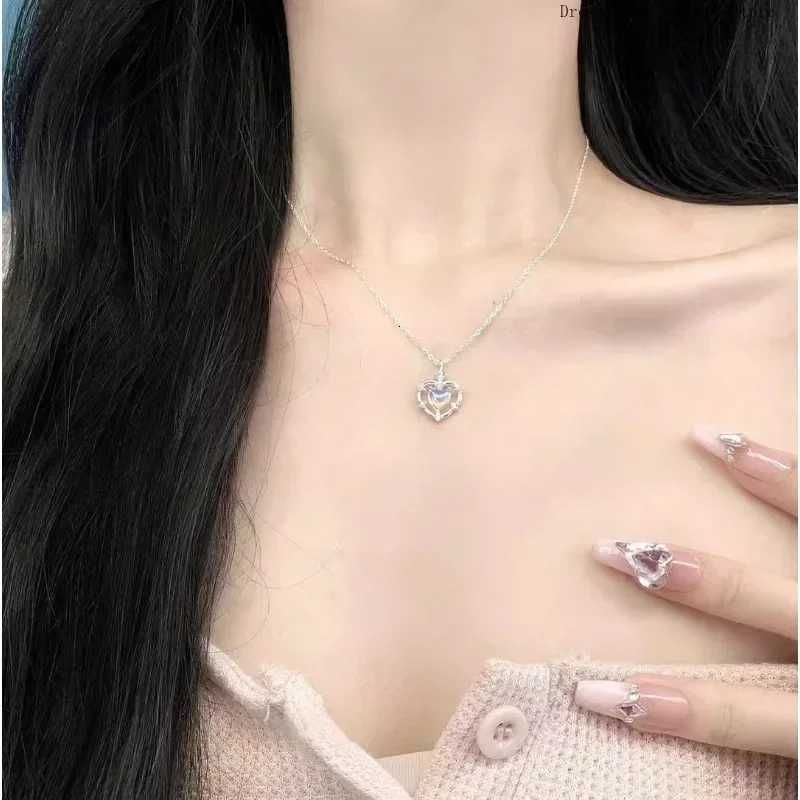 Gradient Necklace for Women Light Luxury Niche Design Silver Plated Heart-shaped Collarbone Chain New Trendy Cool Necklace M251211