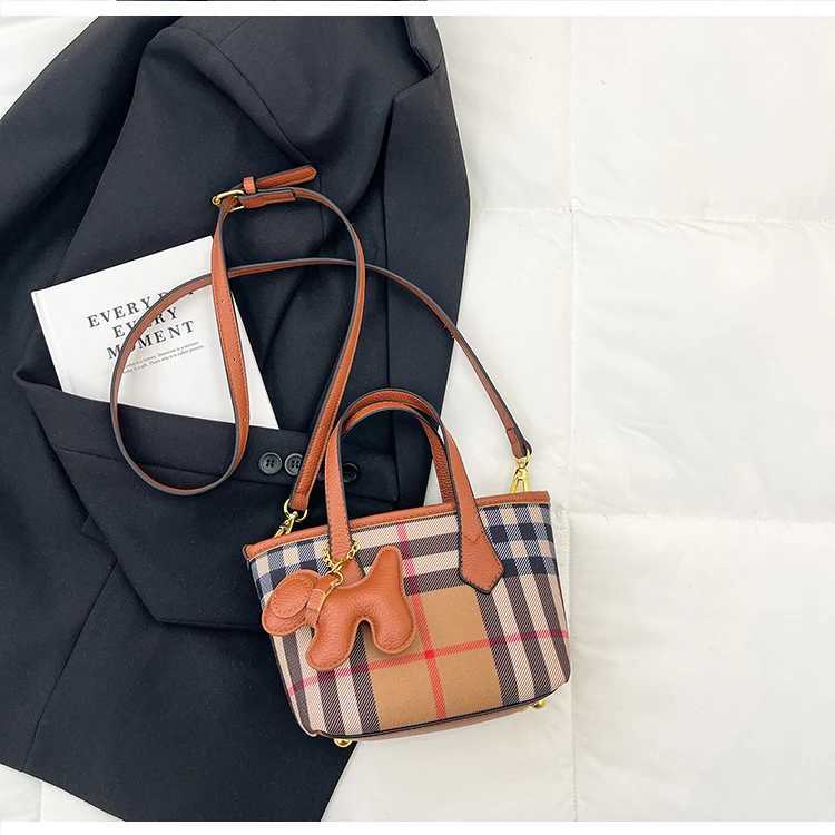 2025 New High-end Luxury Brand Ladies Leather Tote Bag Famous Designer Paris Vintage Elegant Y251211