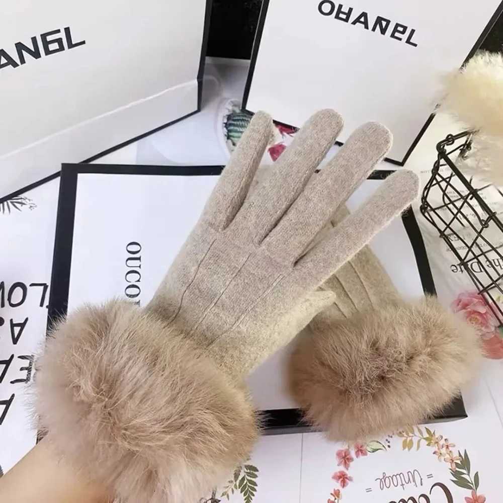 Winter New Outdoor Warm Plush Thick Gloves Women Touch Screen Elegant Vertical Striped Hairy Mouth Gloves Elegant Elastic Gloves Y251211