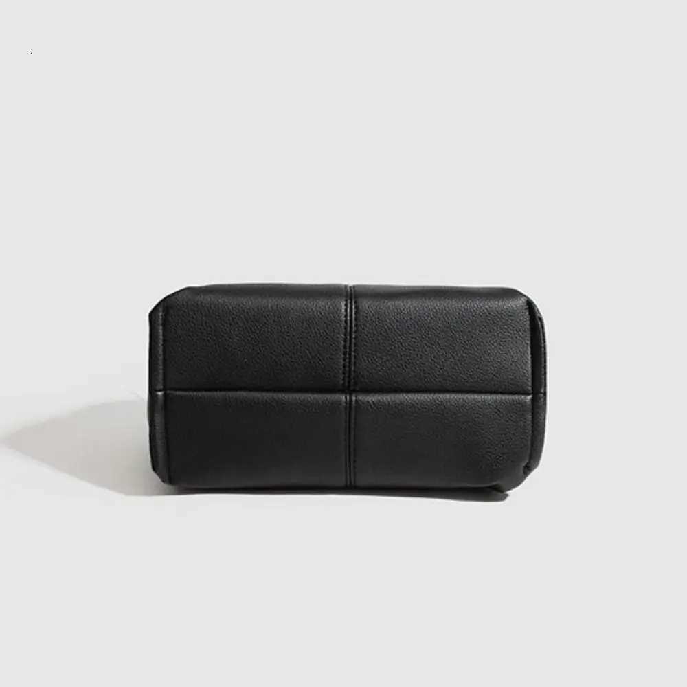 Ins PU Leather Dumpling Shoder Bag Light Luxury Large Capacity New Design Handbag Lunch Box Case Ladies Crossbody Bag Gifts Y251211