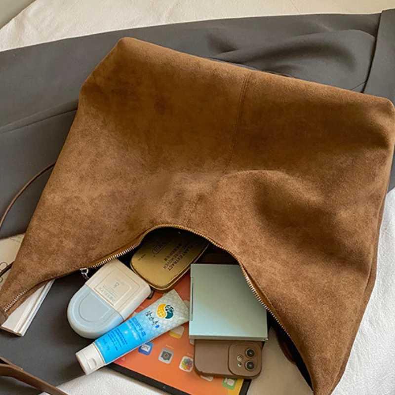 Fi Trendy Design Suede High Capacity Leopard Shoder Bags for Wen 2025 New Winter Underarm Bag Fems Luxury Handbags Y251211