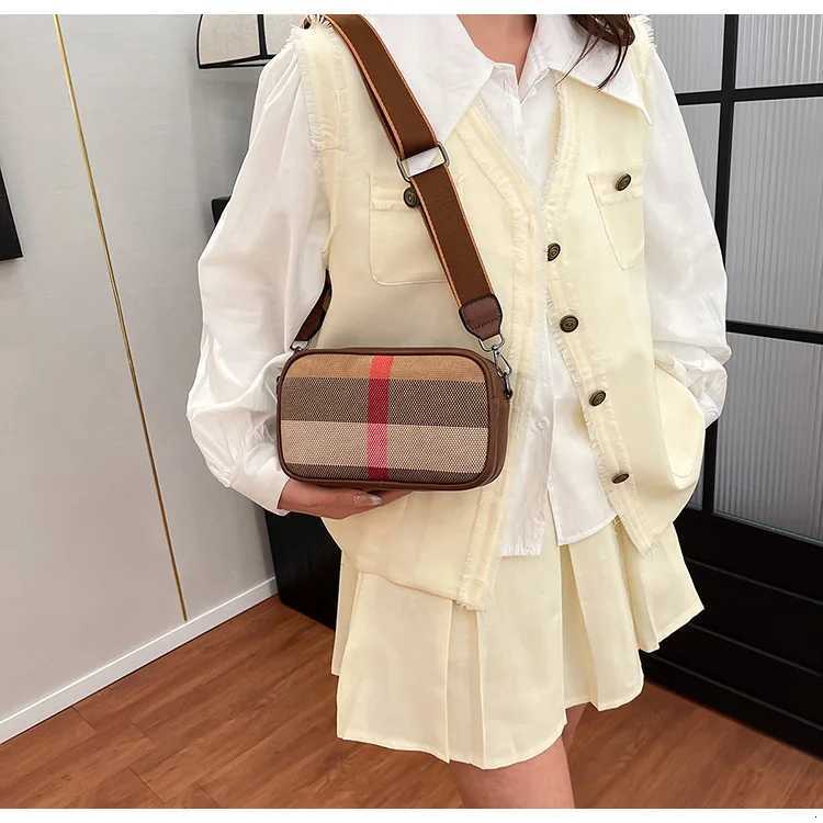 2025 Fresh Foreigner-Style Tote - Wens Plaid Design Large-Capacity Cute Portable Fiable Hand-Carry Popar Wens Bag Y251211