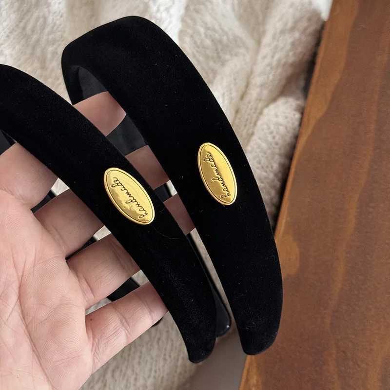 Korean Style Simple Gracef Veet Gold Buckle band Retro Minority Height Increasing Sponge Hairhoop Hairpin Hair Ornaments Y251210