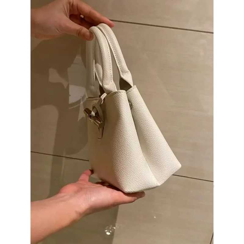 2025 New High Quality Bucket Bag Mini Phe Bag Lightweight Luxury Quality Fl Leather Crossbody Bag Y251211
