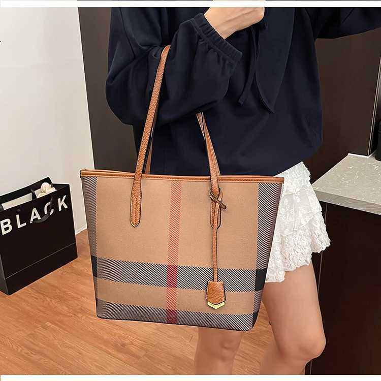 2025 New High-end Ladies Leather Hand Bag Luxury Brand Famous Designer Paris Casual Classic Y251211