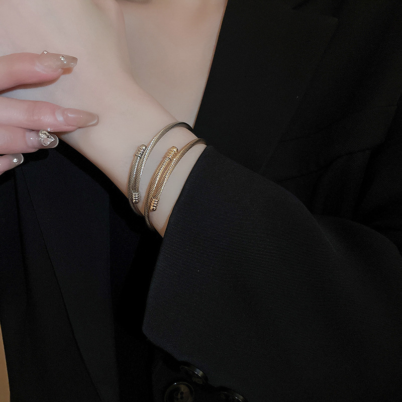 Metal Heavy Craft Braided Simple Retro High-end Feel Bracelet Personality Creative Fashion Light Luxury Jewelry for Women