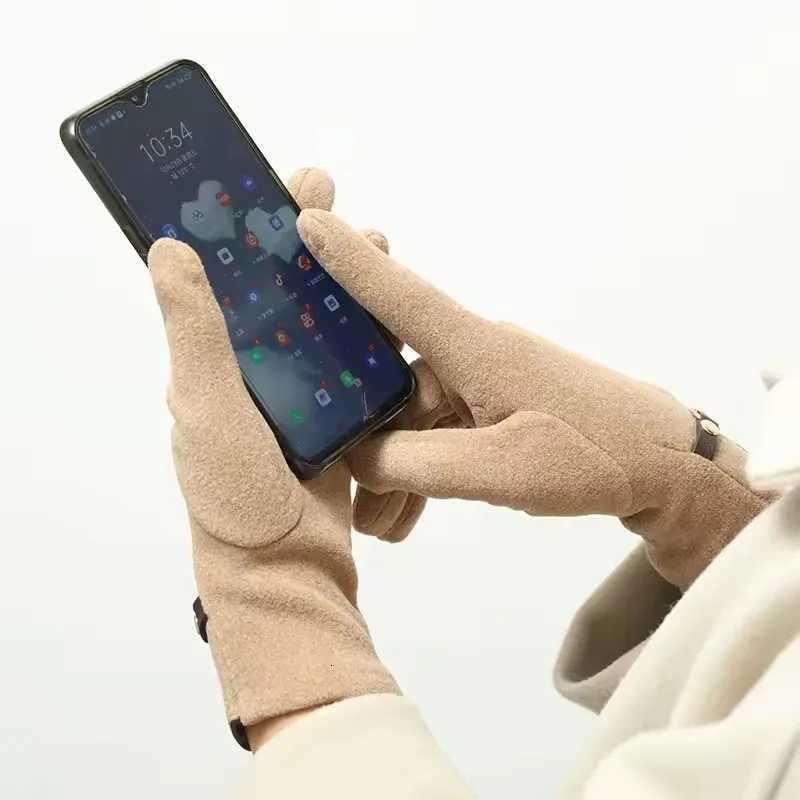 Winter Warm Gloves Womens Velvet Thick Plush Gloves Korean Metal Chain Decoration Office Cycling Outdoor Travel Warm Accessory Y251211