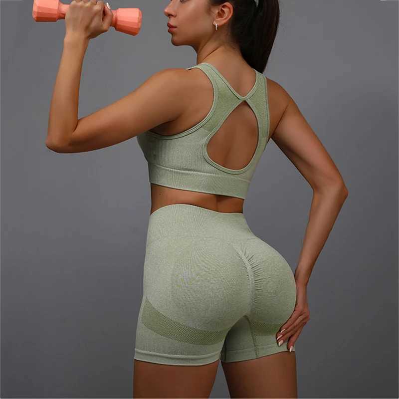 2pcs Yoga Sets Womens Outfits Peach Hip Lifting Suit Neck Hanging Sports Bra Shockproof Quick Drying Shorts Set Female TracksuitT251211